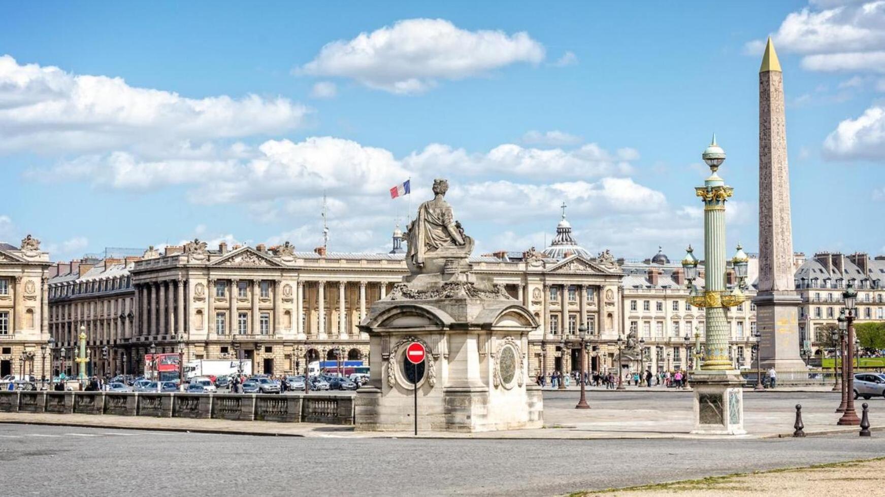 1581 Typical Luxurious Parisian Getaway Apartment