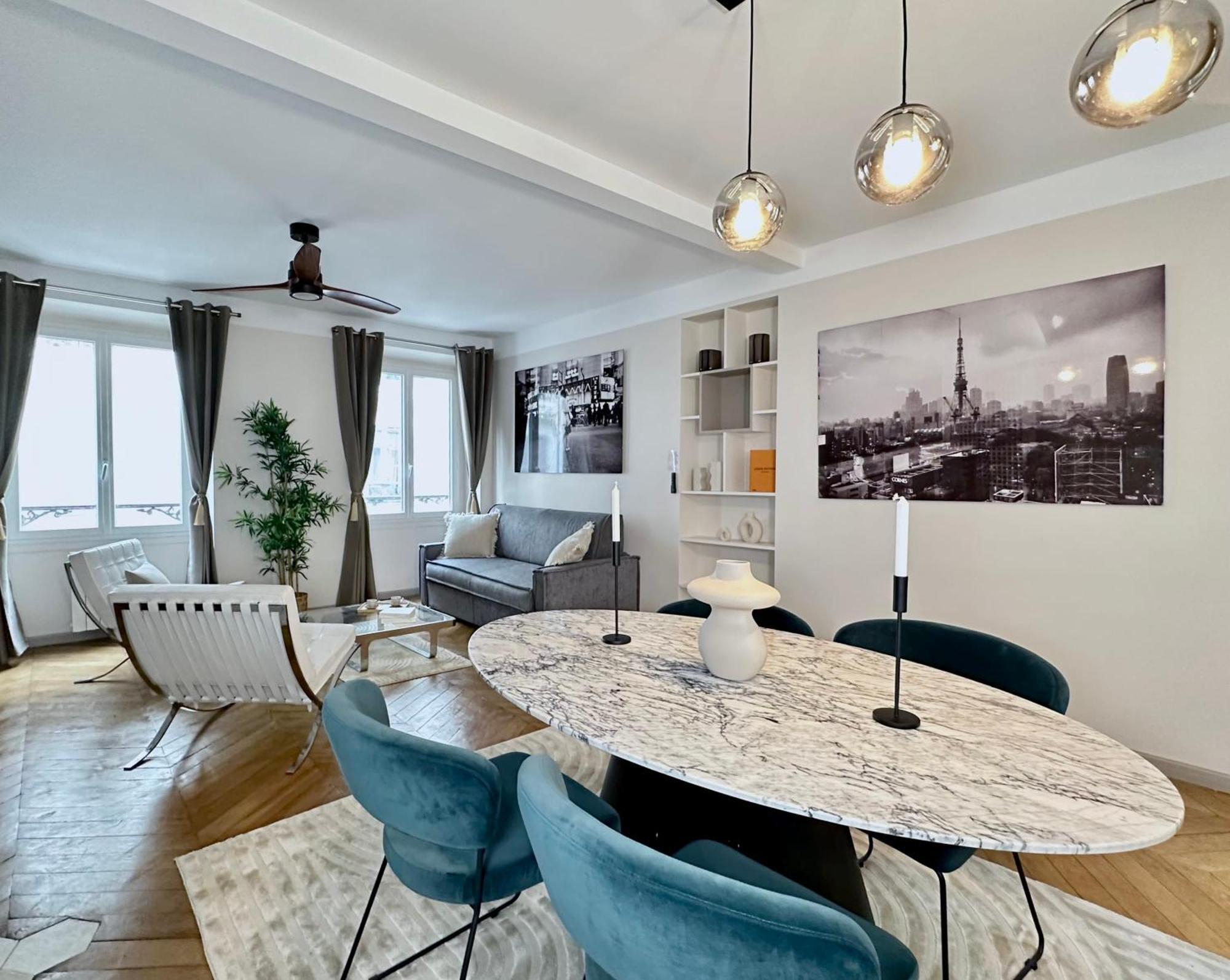 Apartment 1581 Typical Luxurious Parisian Getaway