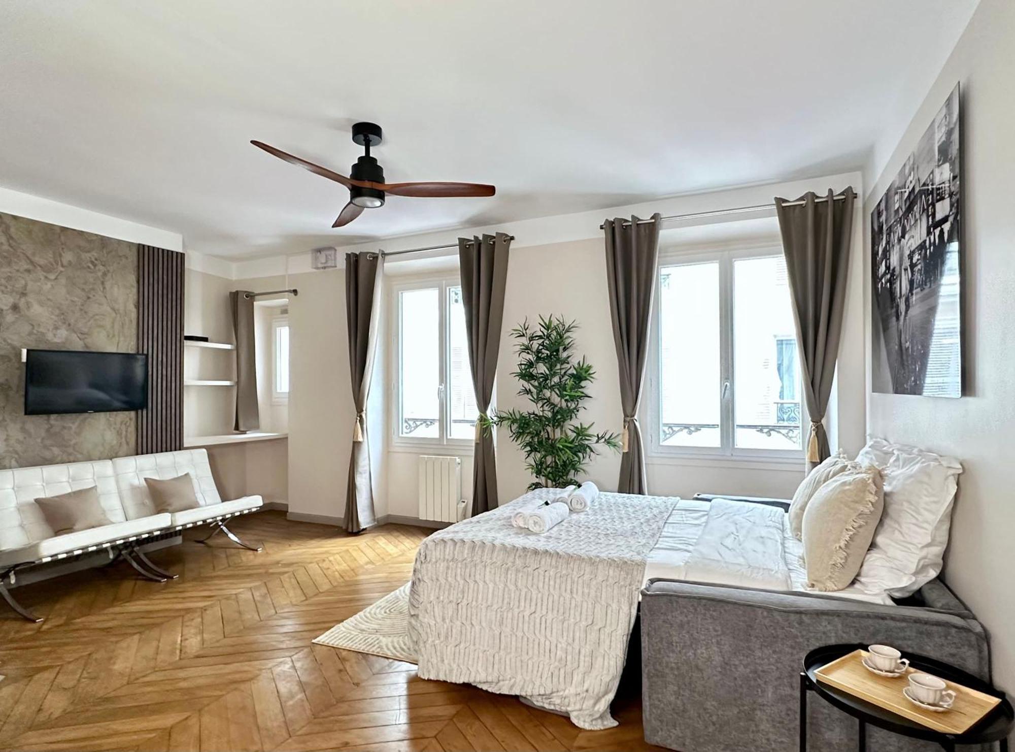 Apartment 1581 Typical Luxurious Parisian Getaway *