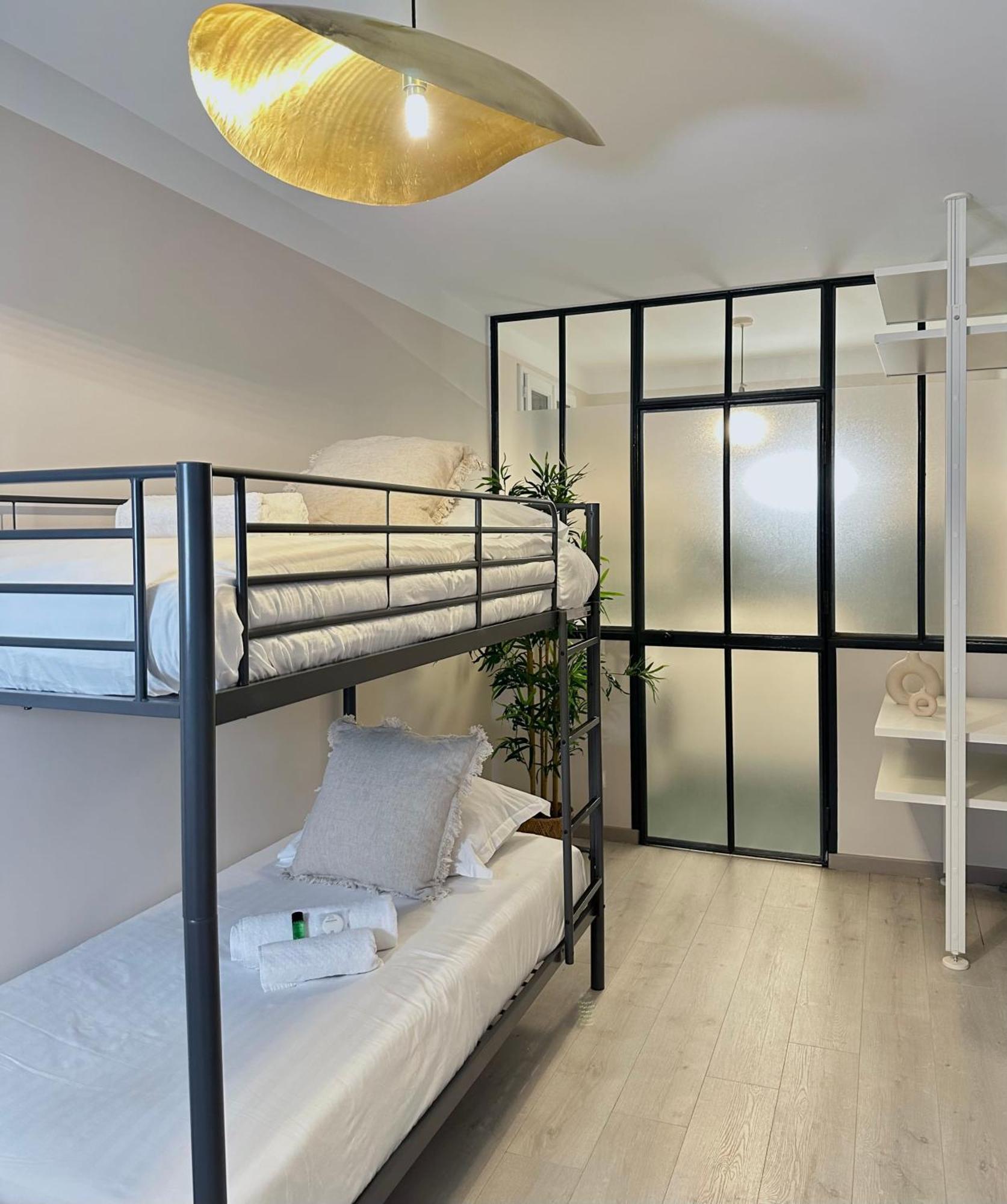 1581 Typical Luxurious Parisian Getaway Apartment