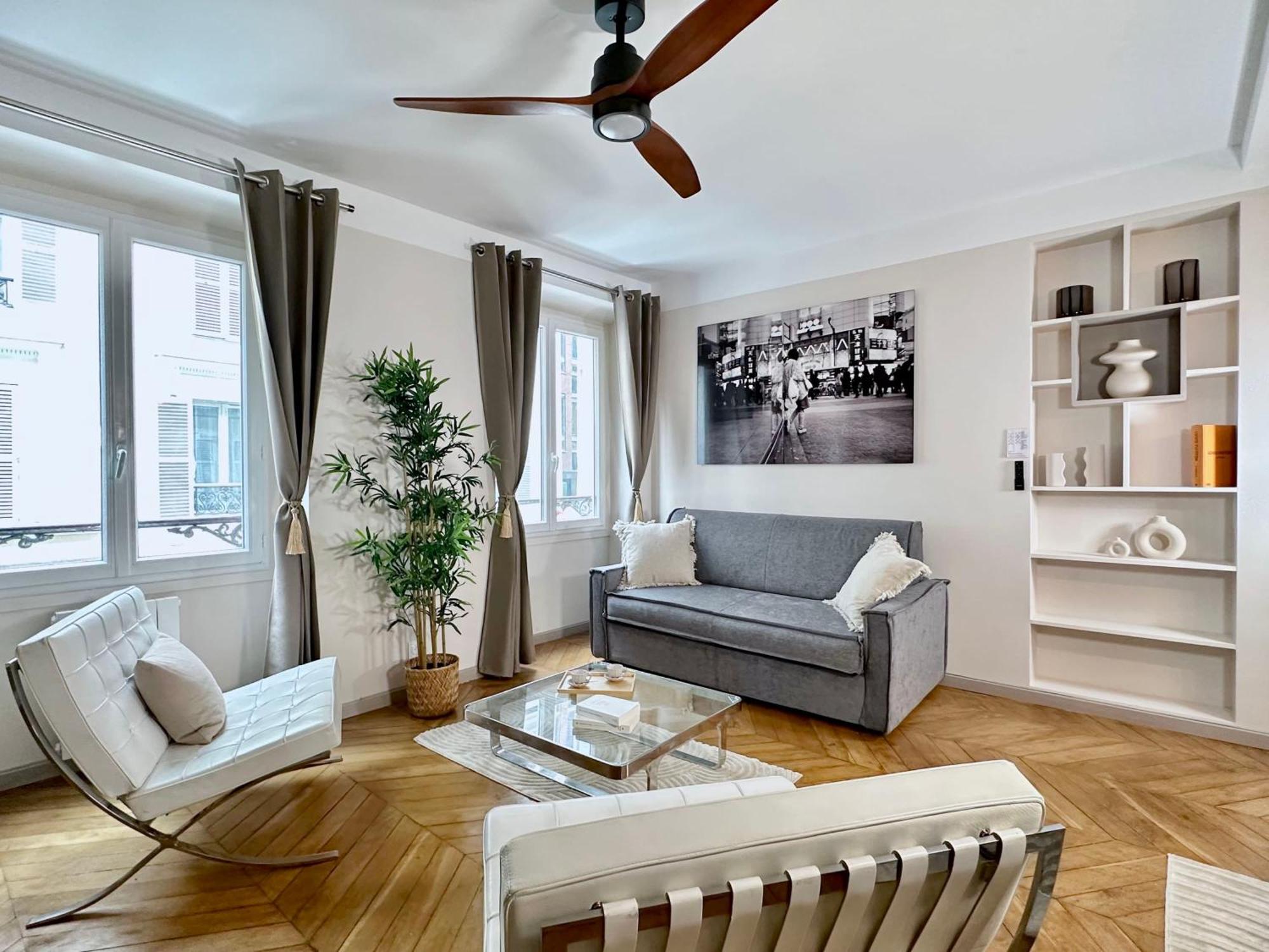 1581 Typical Luxurious Parisian Getaway Paris