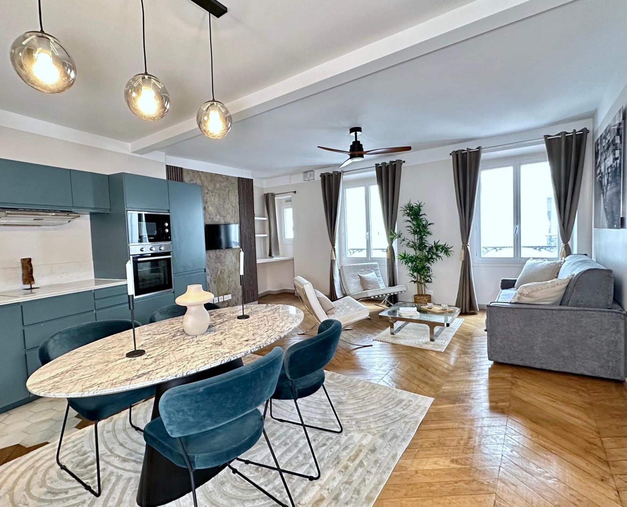 Apartment 1581 Typical Luxurious Parisian Getaway